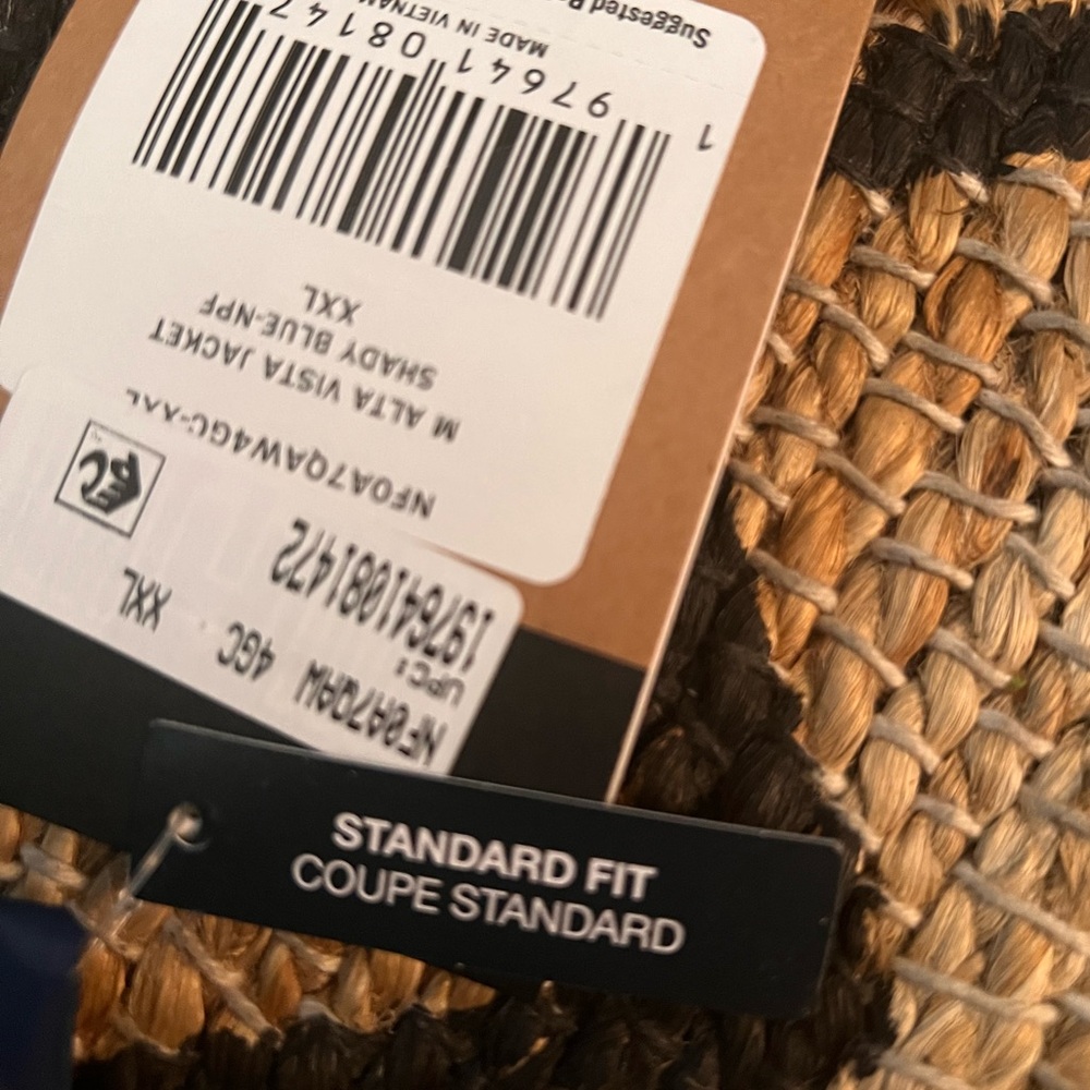 The North Face Men's Navy Raincoat, brand new with Tag - Picture 6 of 9